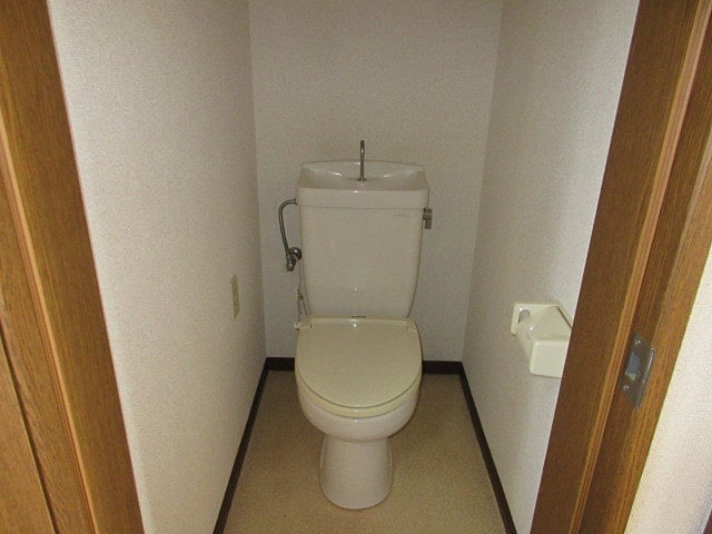 静岡市清水区三保のアパートのトイレ