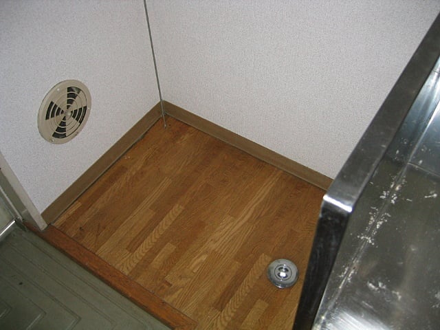 静岡市清水区三保のアパート／室内洗濯機置場