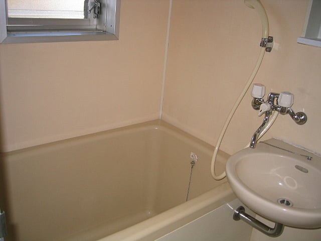 静岡市清水区折戸の１ＤＫの浴室